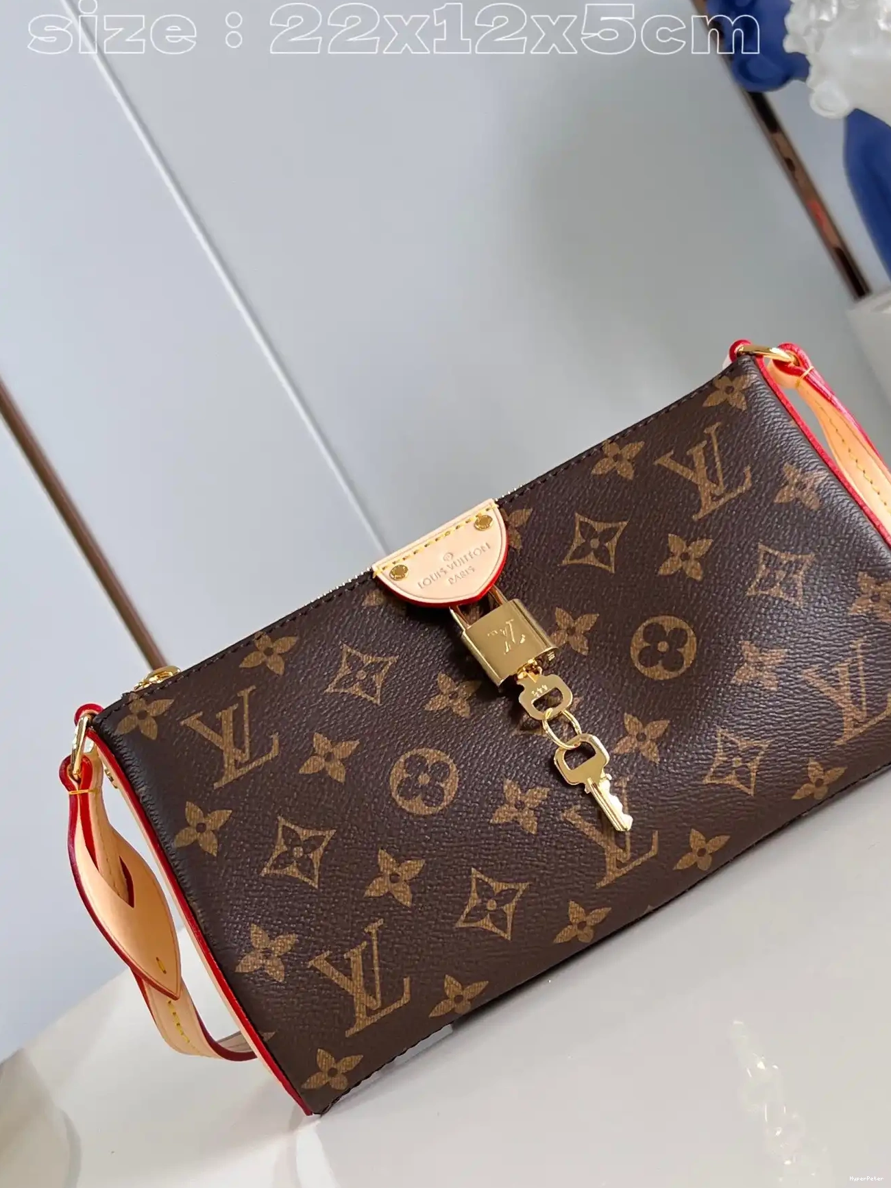 12 Tirette VUITTON LOUIS x5.5CM x 22 Pochette - 0315